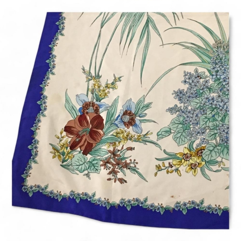 Vintage GUCCI Flora Flower Bouquet 100% Silk Italian Scarf, VITTORIO ACCORNERO - Picture 7 of 8